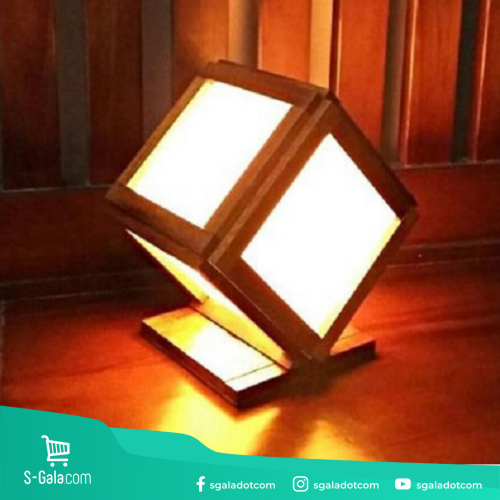 Cover Lampu Meja dari Limbah Kayu