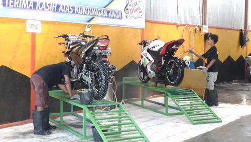 Bisnis cuci motor
