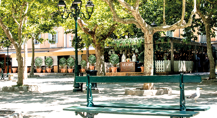 Place des Lices Le Café Restaurant Saint Tropez