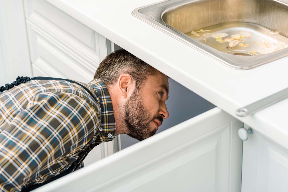 Comment déboucher un évier sans produit toxiques ou chimiques ? 4 façons