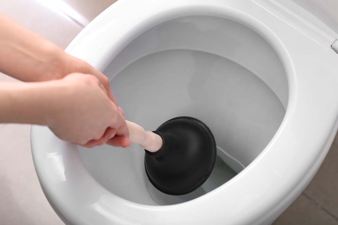 Top 4 astuces les plus efficaces pour déboucher les WC