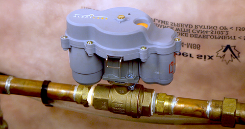 Automatic water shut-off valve stops water damage, Shuttie
