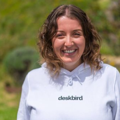 Julia Dejakum deskbird