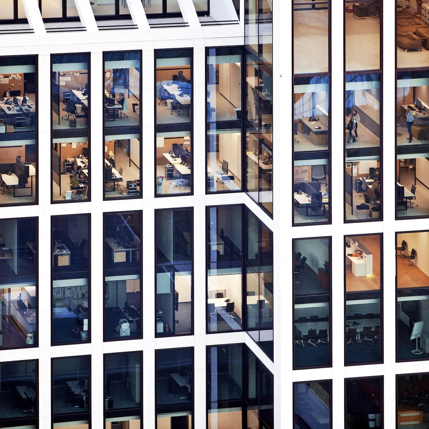 Shift to a flexible office with the leading people-centric workplace app for employees to see who is in the office, schedule the week and book desks accordingly.