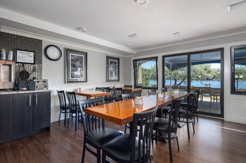 Inn on Long Lake Pet Friendly Lakeside Resort In Nanaimo, BC