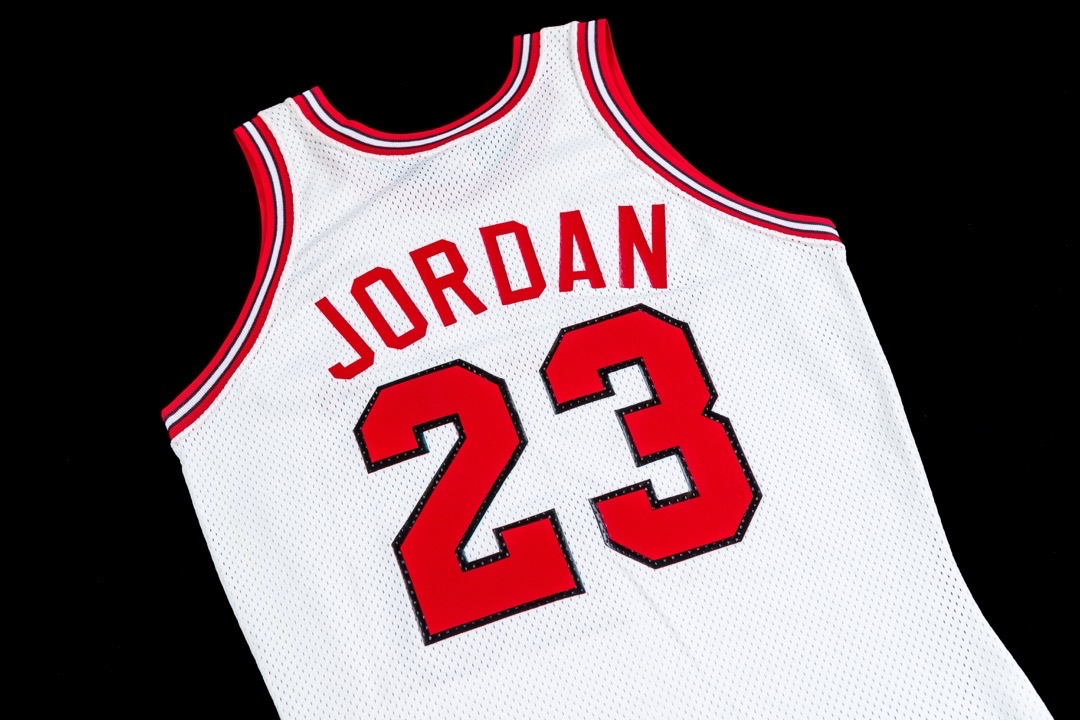 Michael Jordan 1997 Bulls Jersey Sells for $288K at Auction