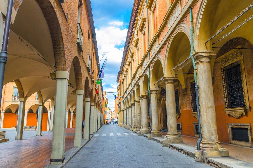 porticoes in Bologna.