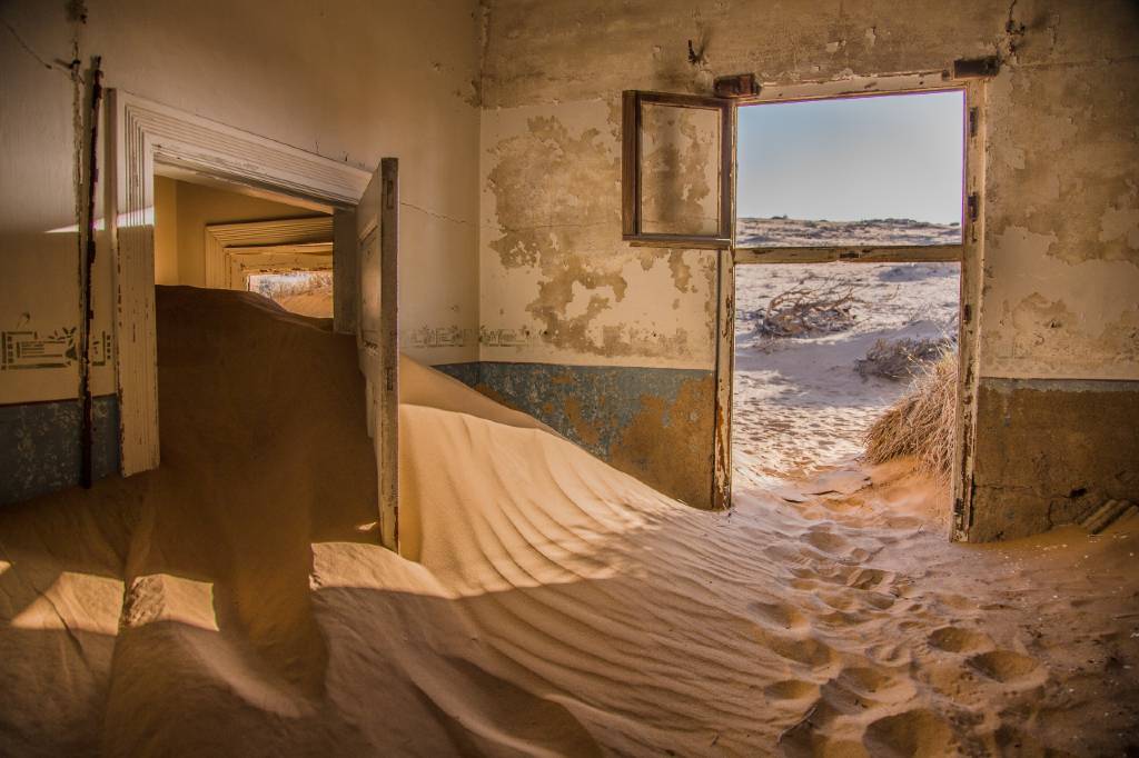 abandoned building in Kolmanskop