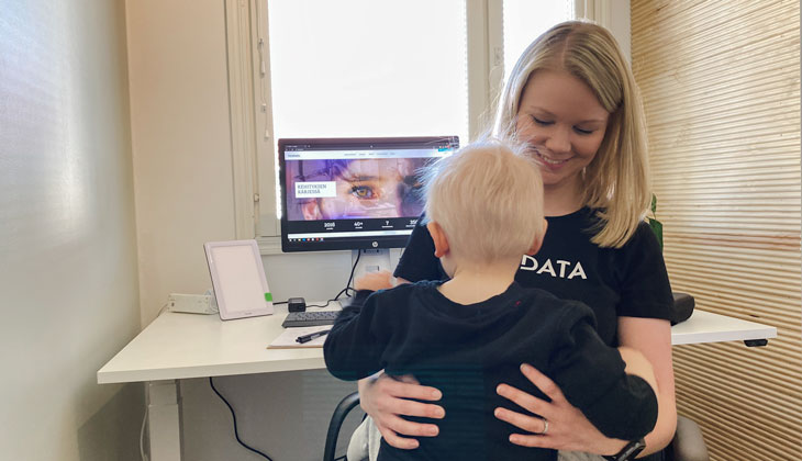 Äitinä Funidatalla – kuinka työ ja lapsiarki yhdistetään joustavasti