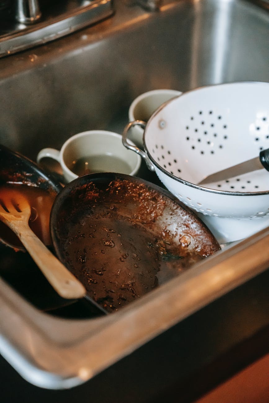 Apartment-mice-dirty-dishes