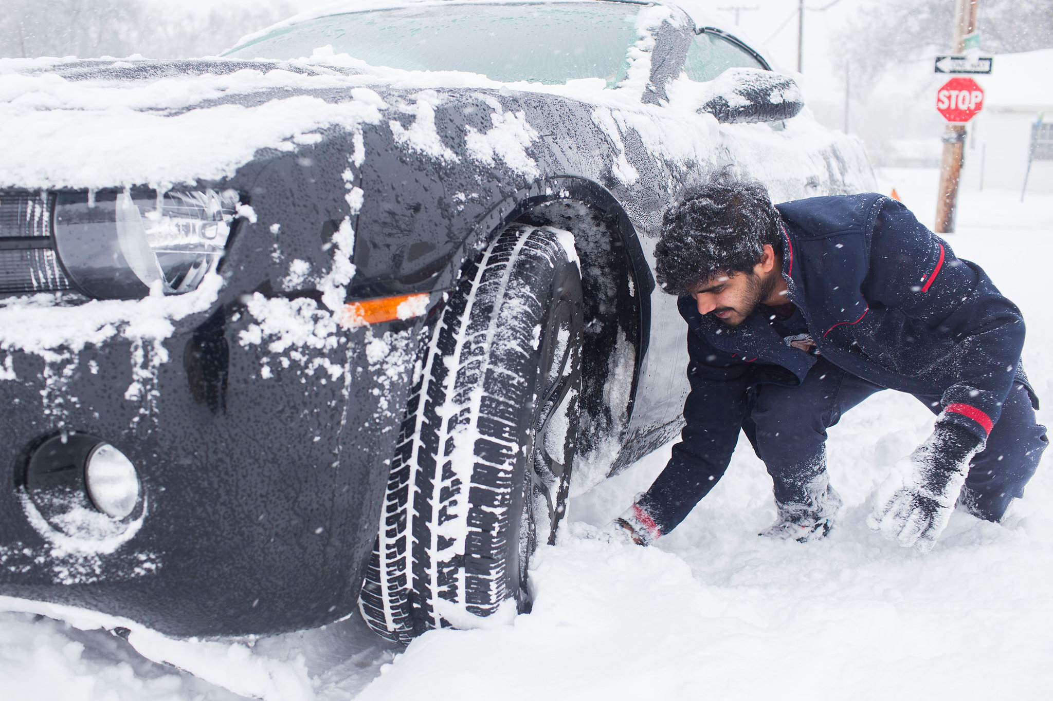 Stranded in the Snow, Travelers Camp in Cars and Make Do - The New York Times