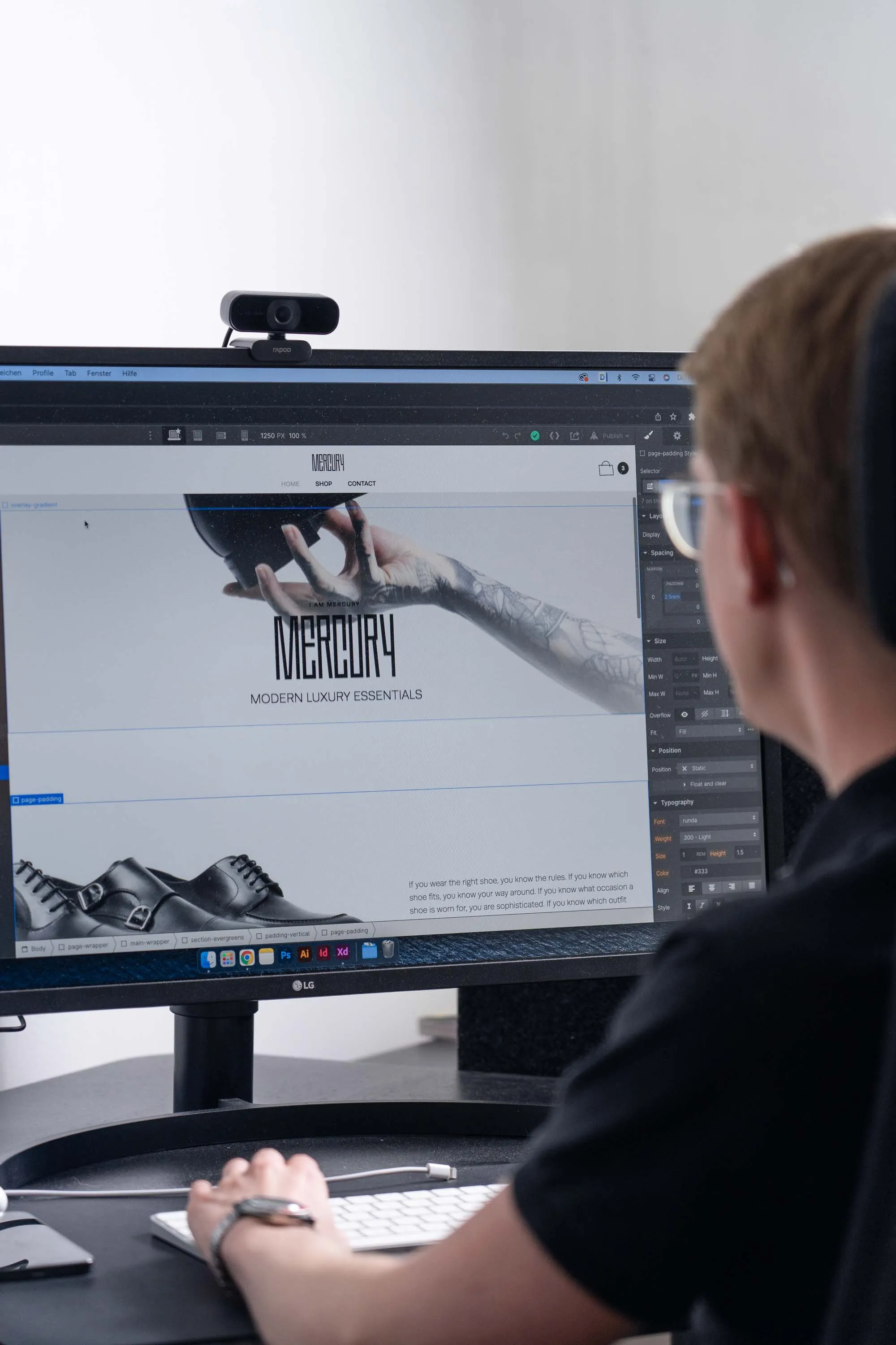 Client-First Webflow Development am Computer