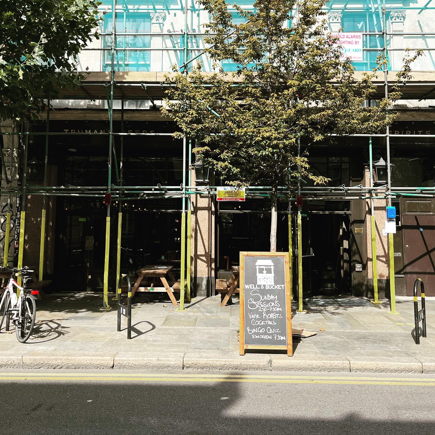 The Scaffolding may still be up, but we are still going strong 💪 We have a fab couple of days. Sunday Sessions: Vinyl. Roasts. Cocktails. Today 2.30-7.30pm with the fantastic @noahpriddle on the decks. Followed by the launch of our Bingo Quiz tomorrow at 7.30pm prizes from a £100 bar tab to a round of drinks up for grabs! Well and Bucket is the place to be 😎 See you soon ✌️ #pubquiz #sundaysessions #vinyl #dj #vynylonly #pub #london #bethnalgreen #shoreditch #bricklane #collumbiaroadflowermarket #bingo