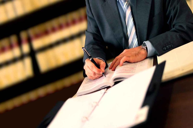 Why Your Business Needs A Commercial Lawyer Hamilton