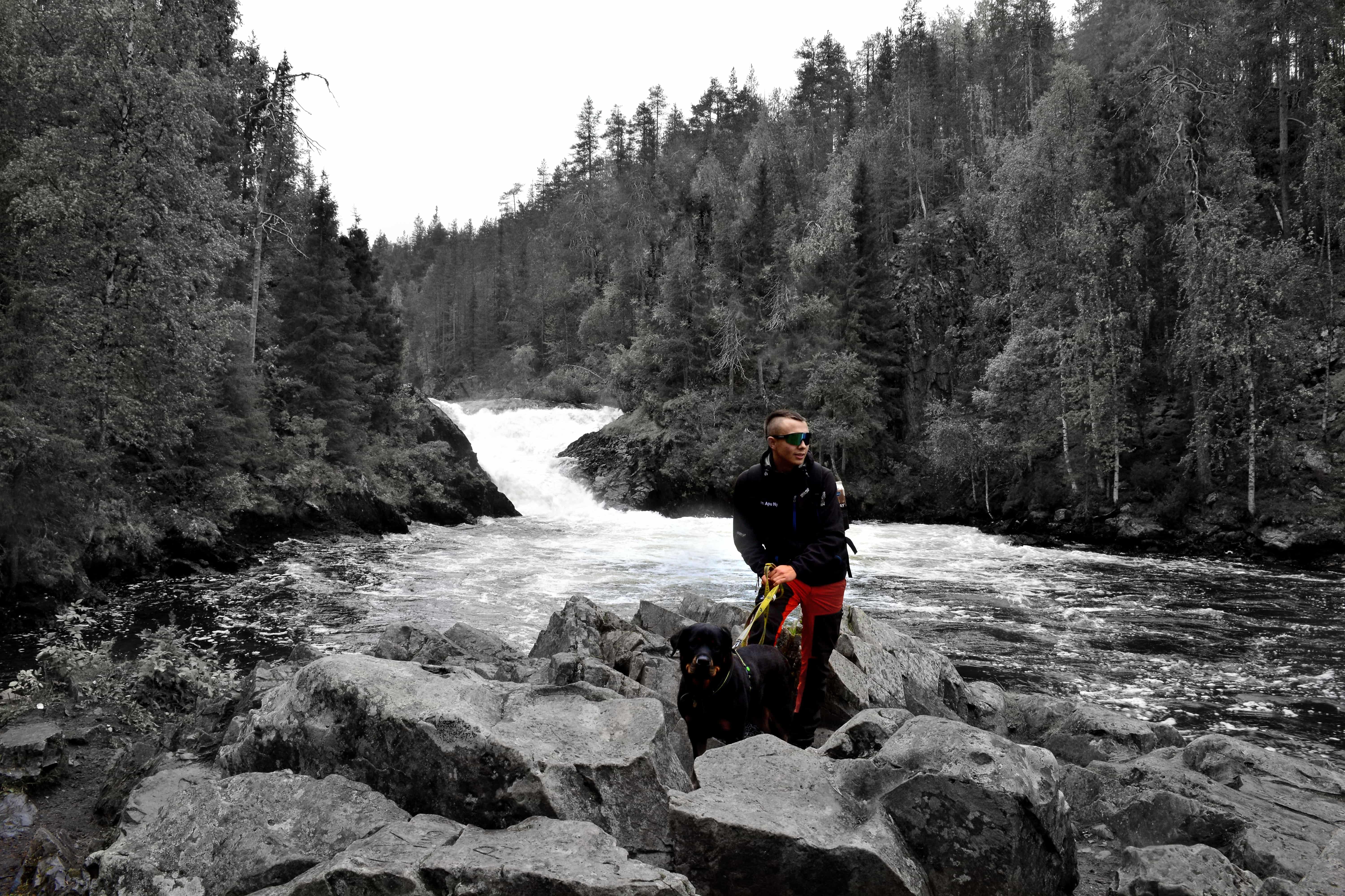 Atte near river, aten apu