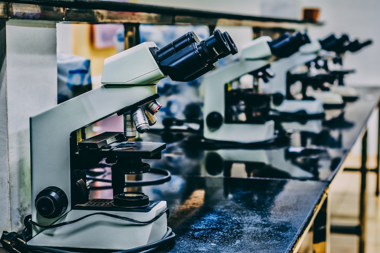 An image of a microscopes in a lab.