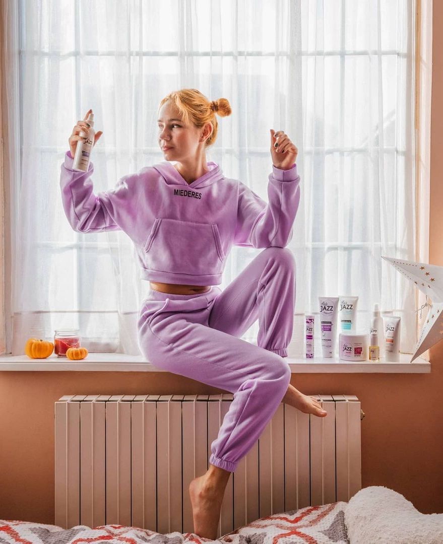 influencer promoting a product
