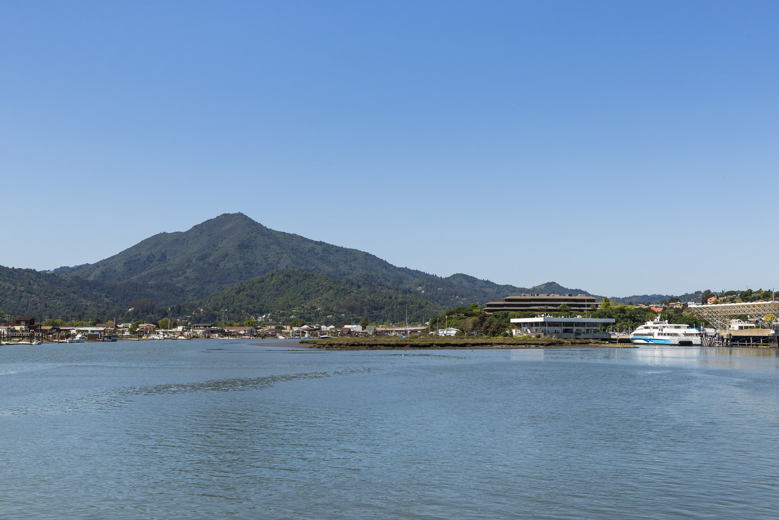 tamalais bay with boats