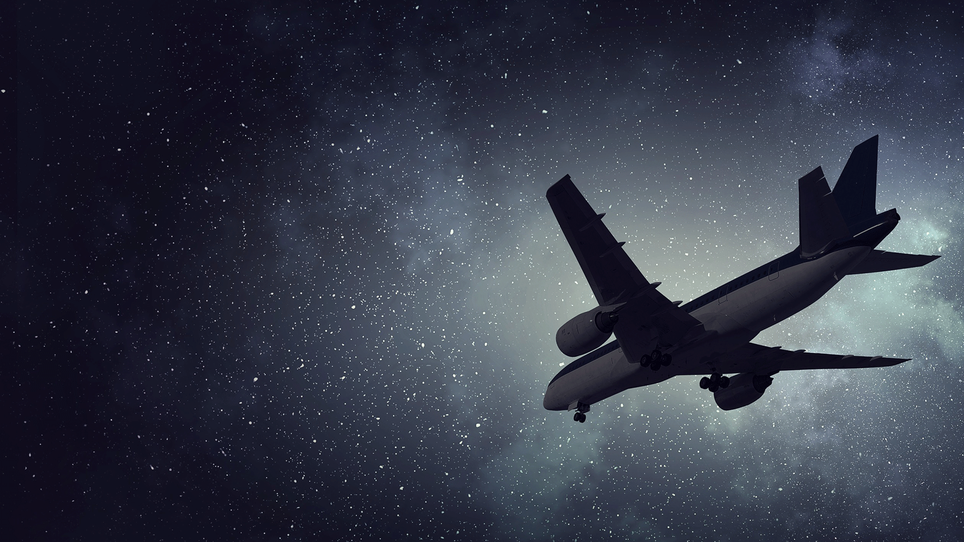 A imagem mostra a vista debaixo de um avião, que possui tons de cinza e preto, ele está decolando em meio a um céu estrelado.