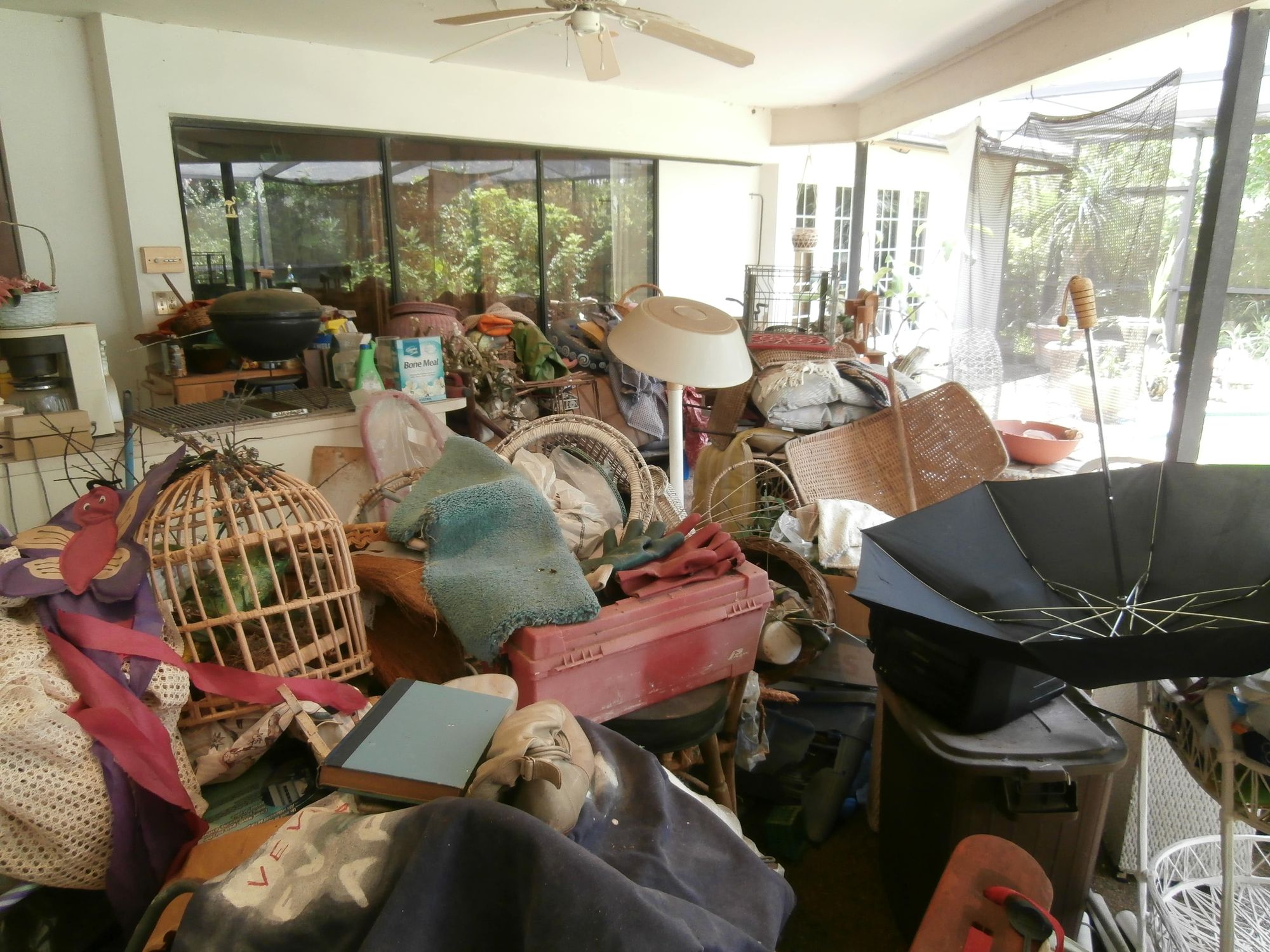 What is the cost to clean a hoarder house?