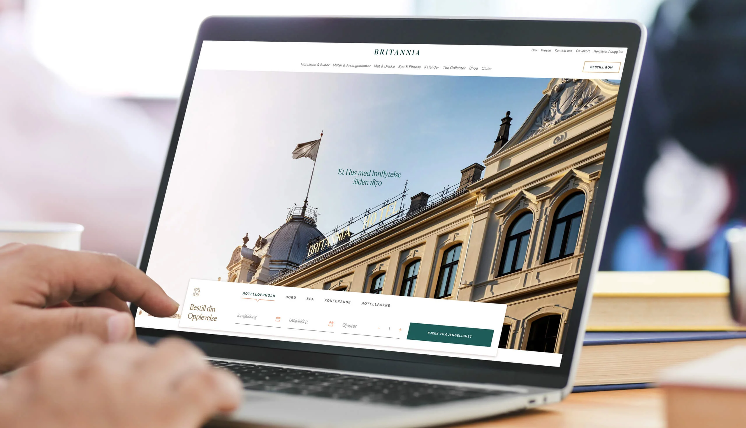 En laptop som viser nettsiden til Britannia hotell