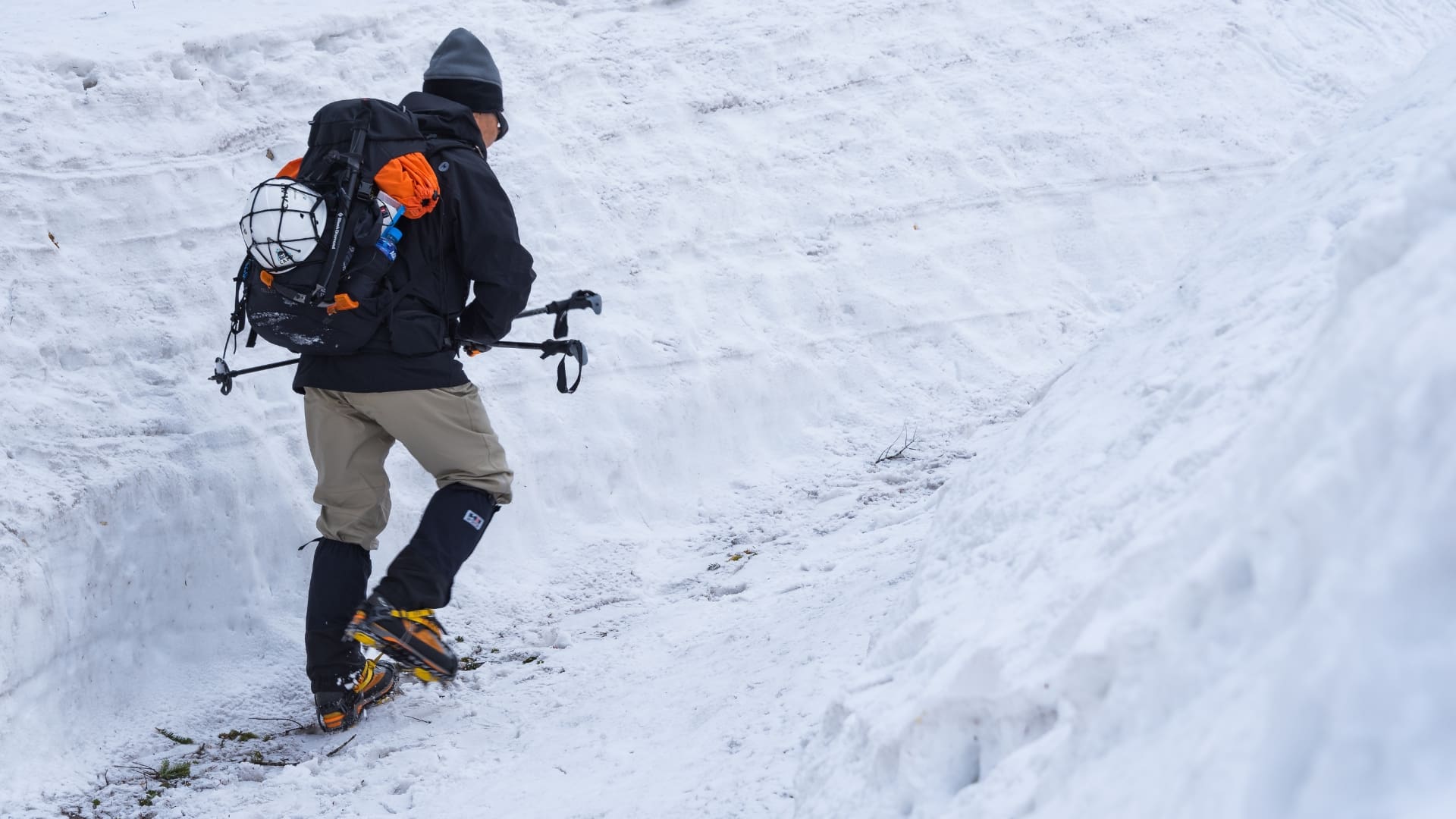 Mountain Climbing Clothing For Winter Summits