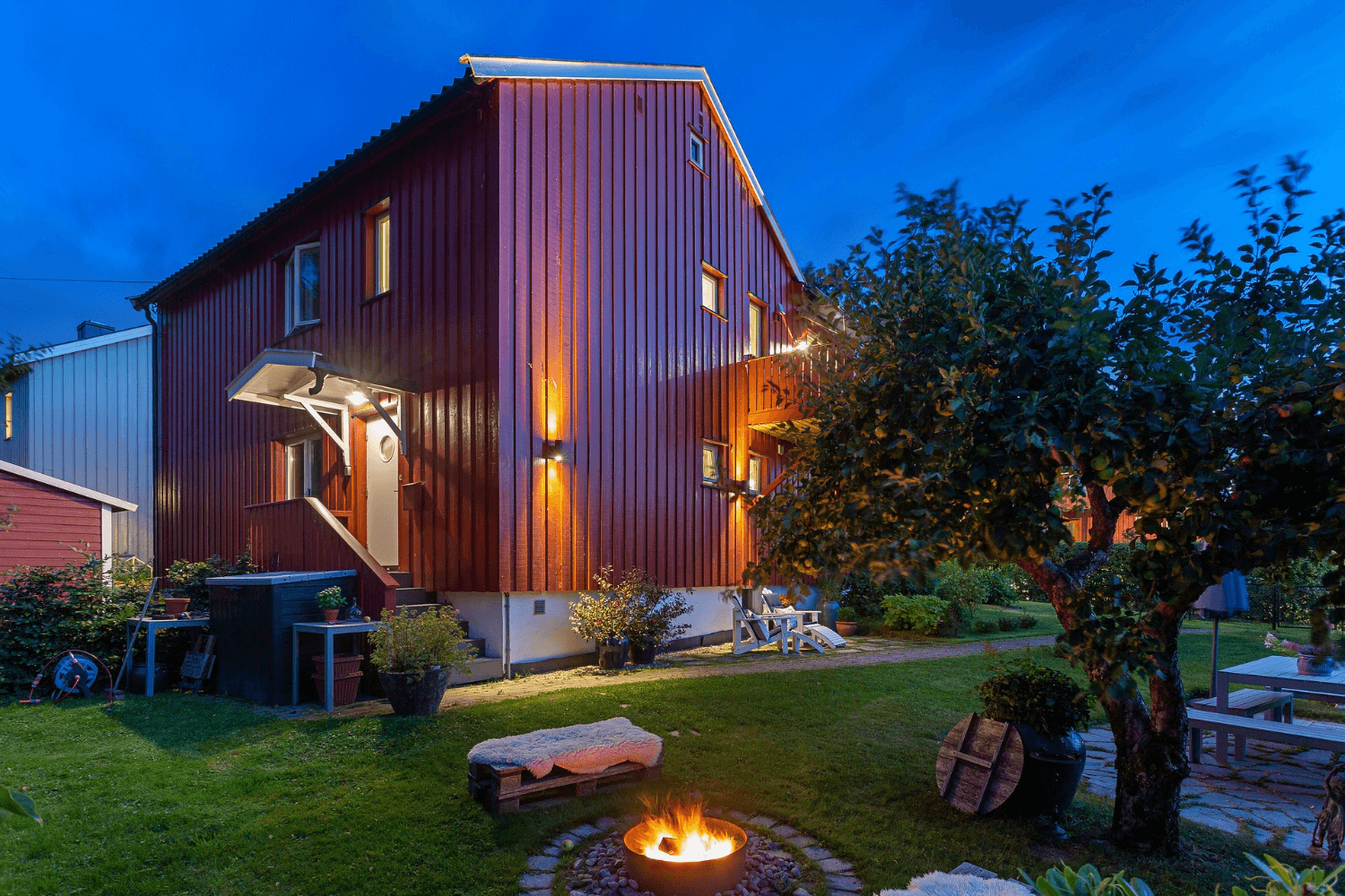 The Best UnderCap Lighting Service in Cedar Rapids Nolan's Lawn