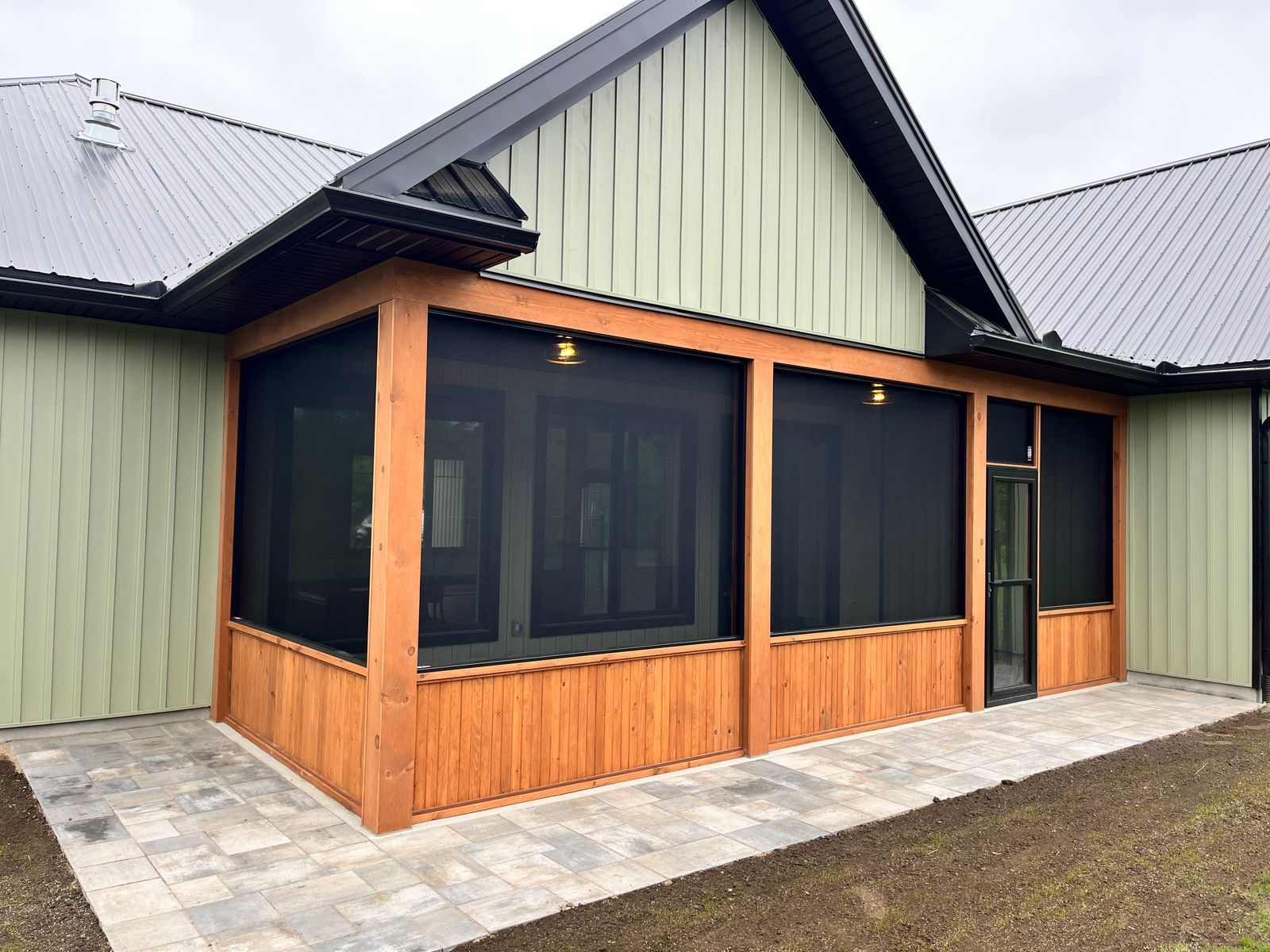 Retractable Screens | Ottawa Screen Systems